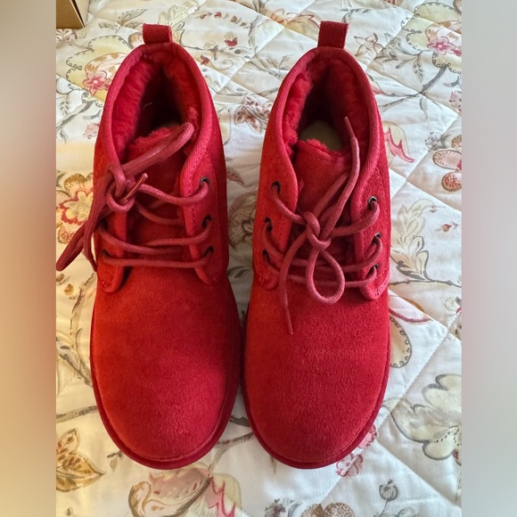 Red UGGS SIZE 10 - Picture 5 of 6